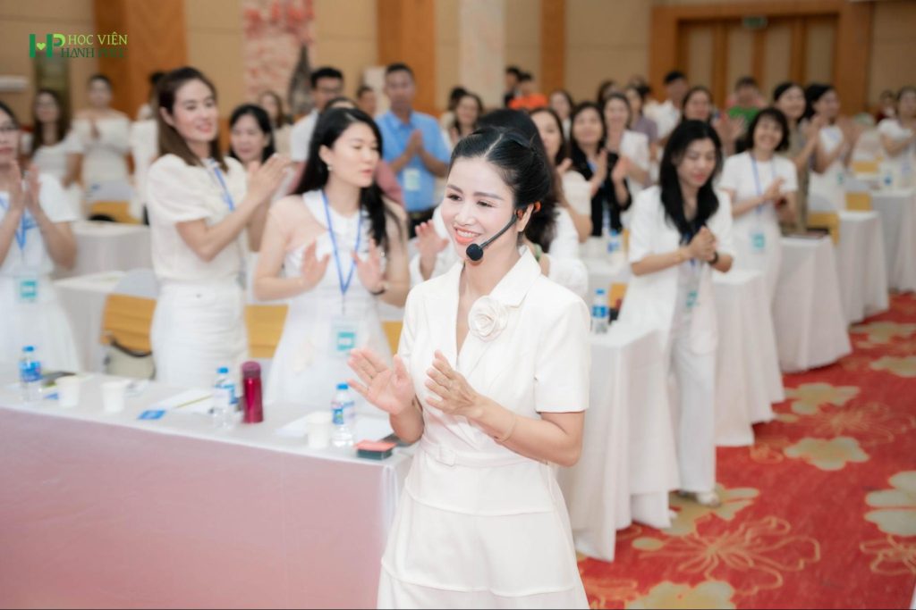 Tuệ Giang đã có nhiều năm kinh nghiệm trong việc giảng dạy yoga voice