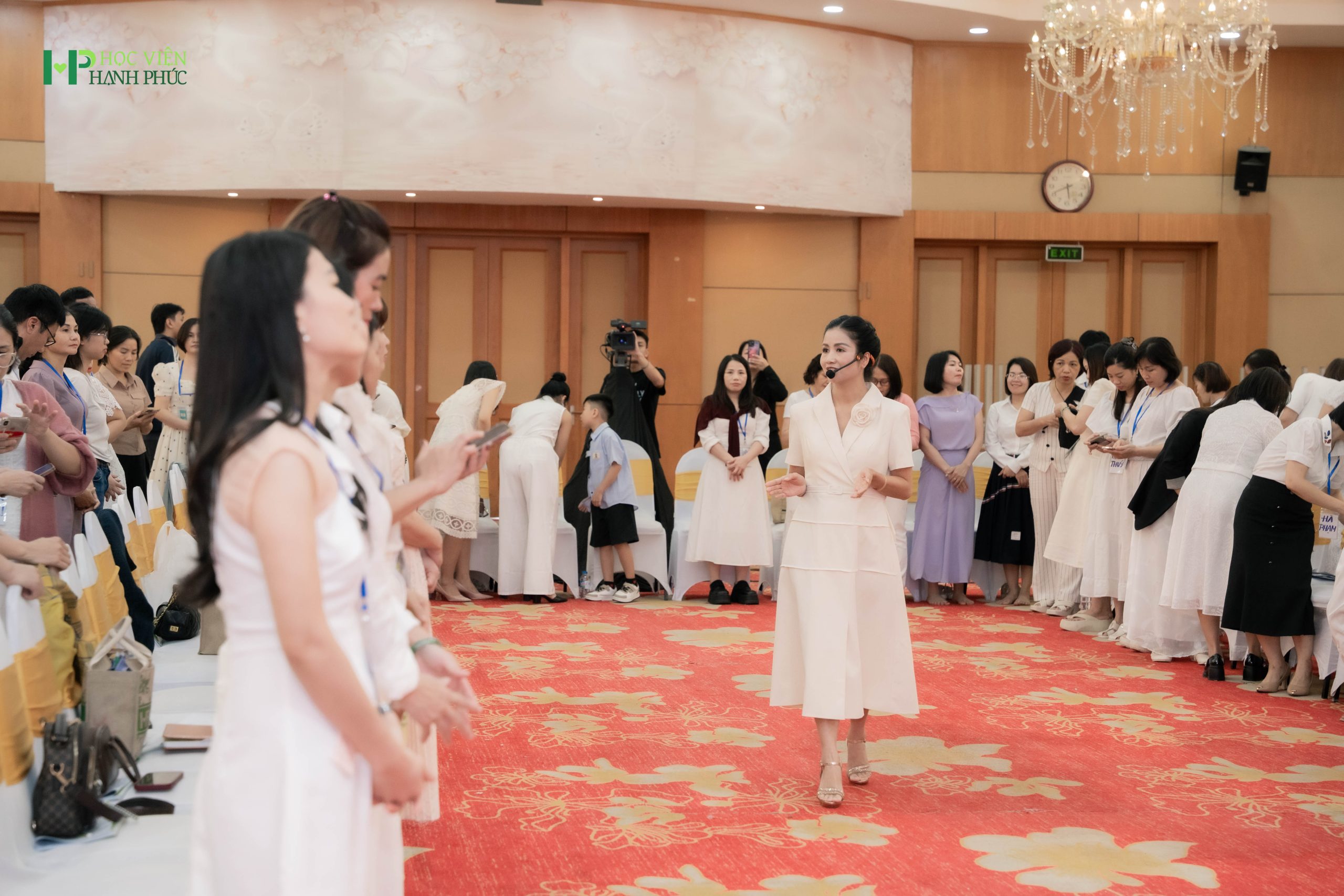 Nói chuyện tự tin giúp bạn thu hút người nghe