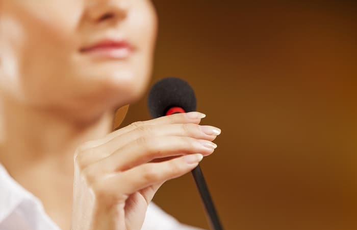 Giọng nói nội lực mang theo năng lượng điềm tĩnh và rất thu hút người nghe