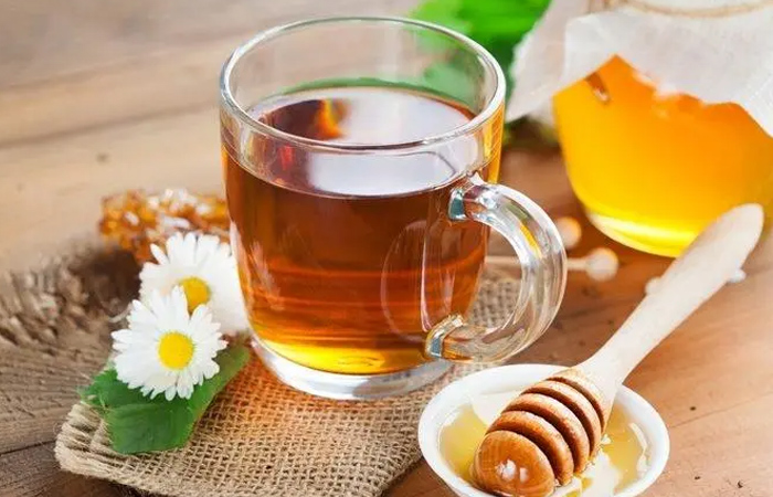 Trong mật ong có chứa kháng sinh tự nhiên, tốt cho thanh quản