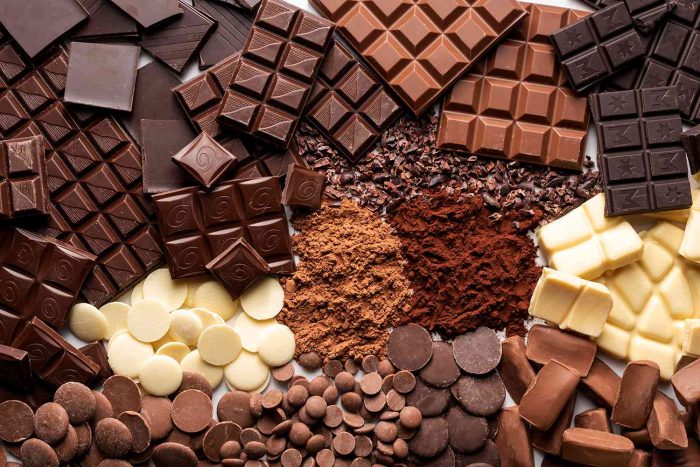 Chocolate và đồ ngọt cũng là thực phẩm có hại cho giọng nói