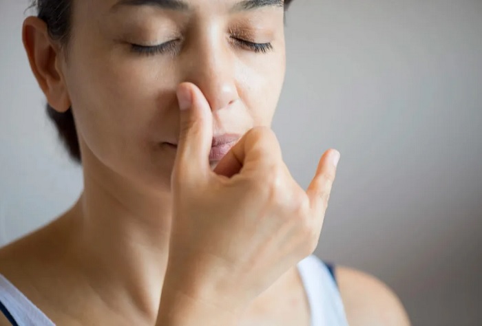 Thở Nadi Shodhana (luân phiên hai mũi)