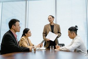 Yoga voice đặc biệt phù hợp với người thường xuyên tham gia họp, thuyết trình và trao đổi công việc hàng ngày.