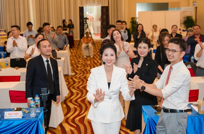 Yoga Voice Cho Nhân Viên Tư Vấn: Giải Pháp Giữ Giọng Khỏe Khi Nói Nhiều 